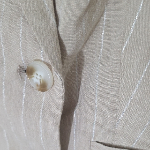 LC Lauren Conrad Silver and Cream Blazer with Tailored Silhouette - Picture 4 of 6